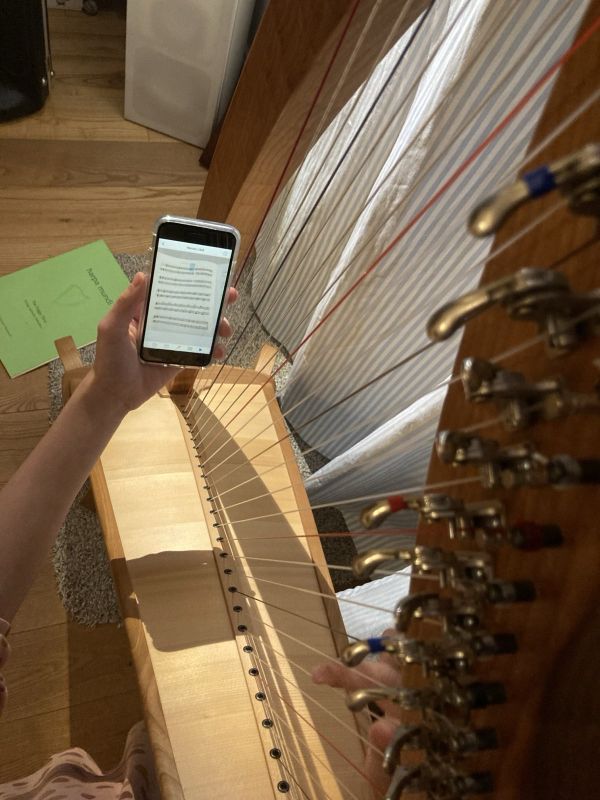 Harfe üben mit Handy