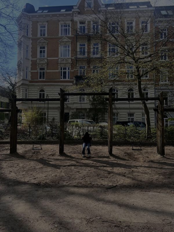 Einsame Person alleine im Park